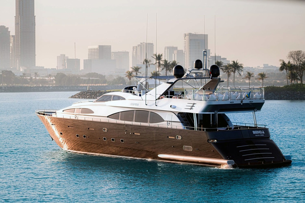 Аренда моторной яхты Azimut 100 Medusa в Дубае, ОАЭ